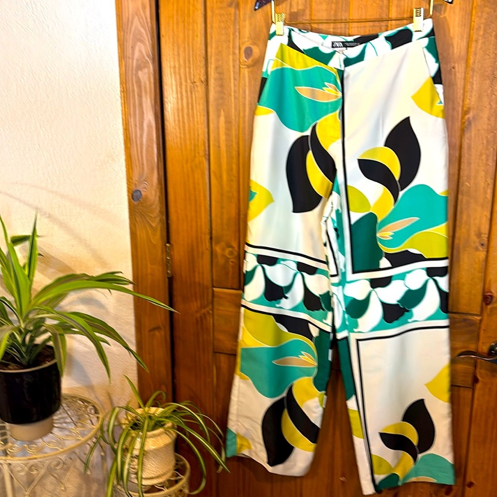 Zara Floral Pants - Size Medium